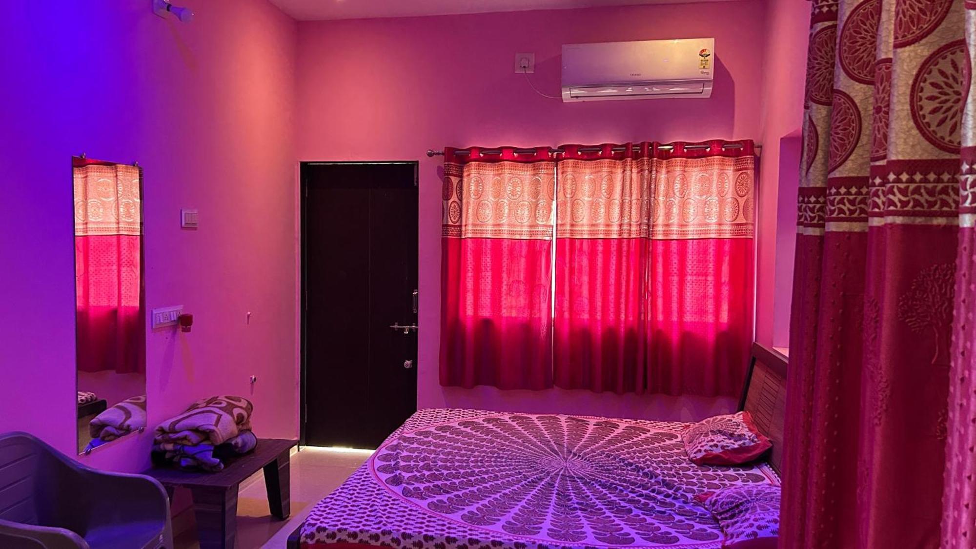 Dwarka Home Stay 2 Only Family Eksteriør billede